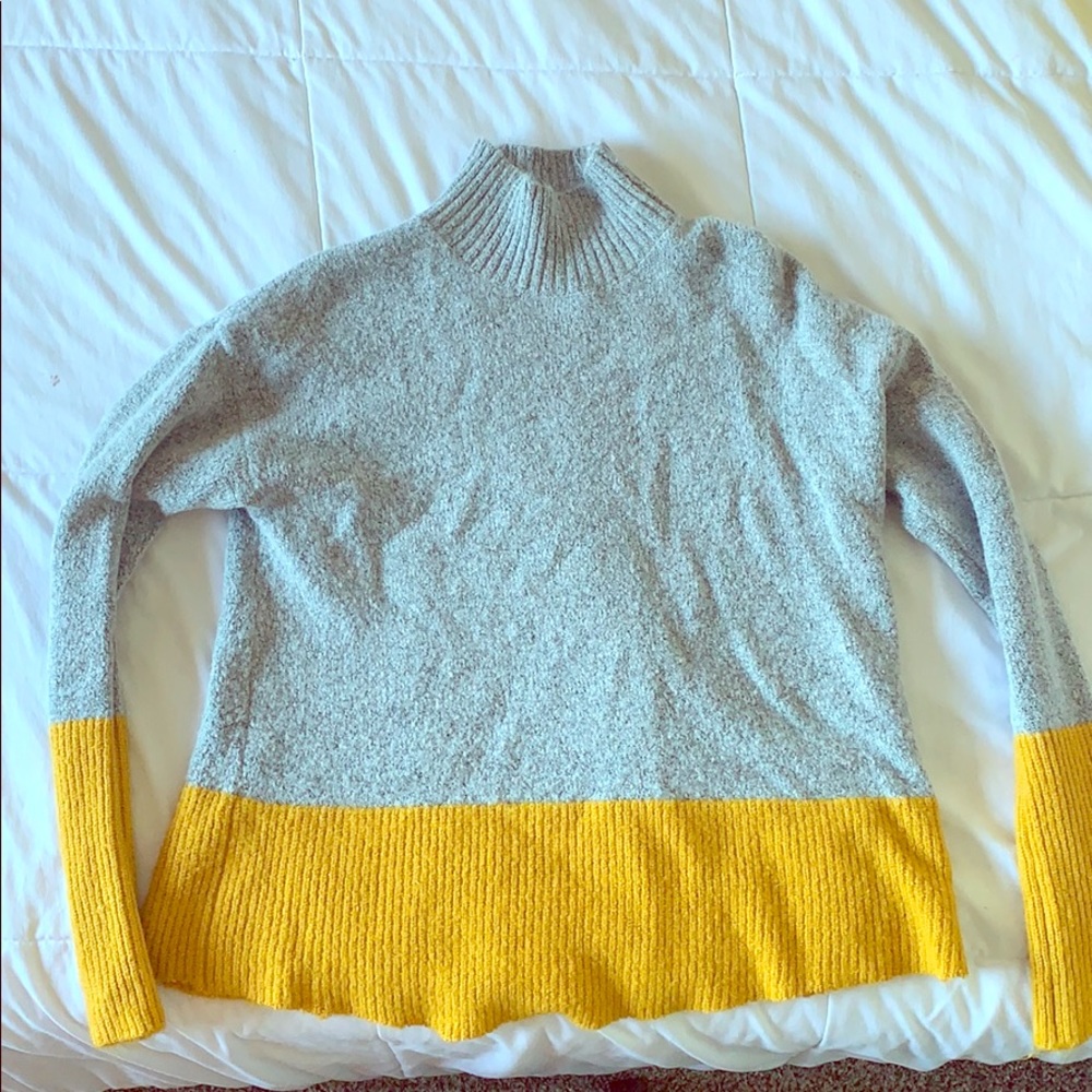 Two tone turtle neck sweater